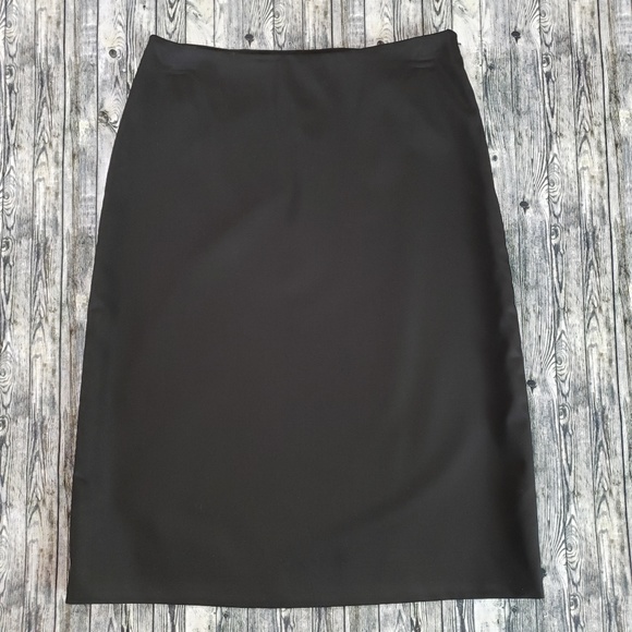 Banana Republic Dresses & Skirts - Banana Republic black office skirt